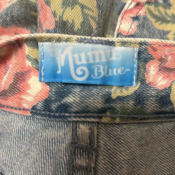 NWT Mumu Blue rose print denim high waist fray shorts - Picture 3 of 3